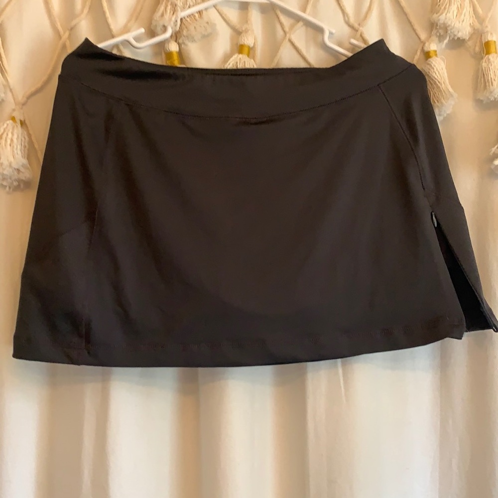 Tek Gear running skirt with built-in shorts